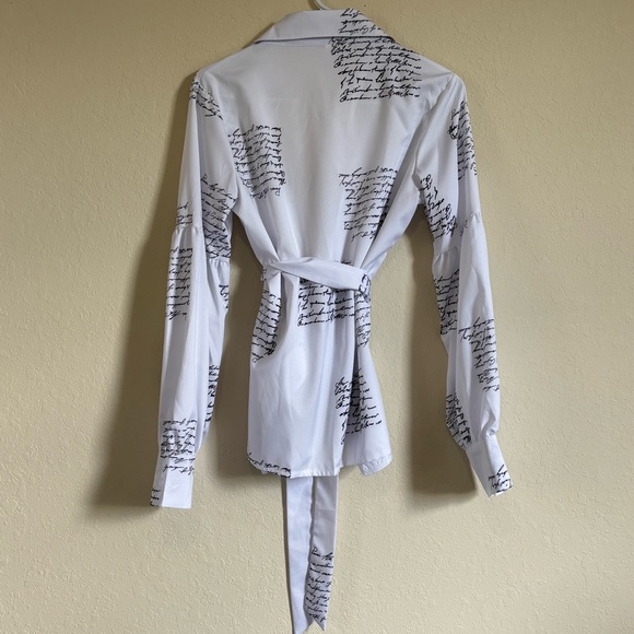 Women’s White Script Print Robe Style Blouse with Belt. Size M - Picture 4 of 4